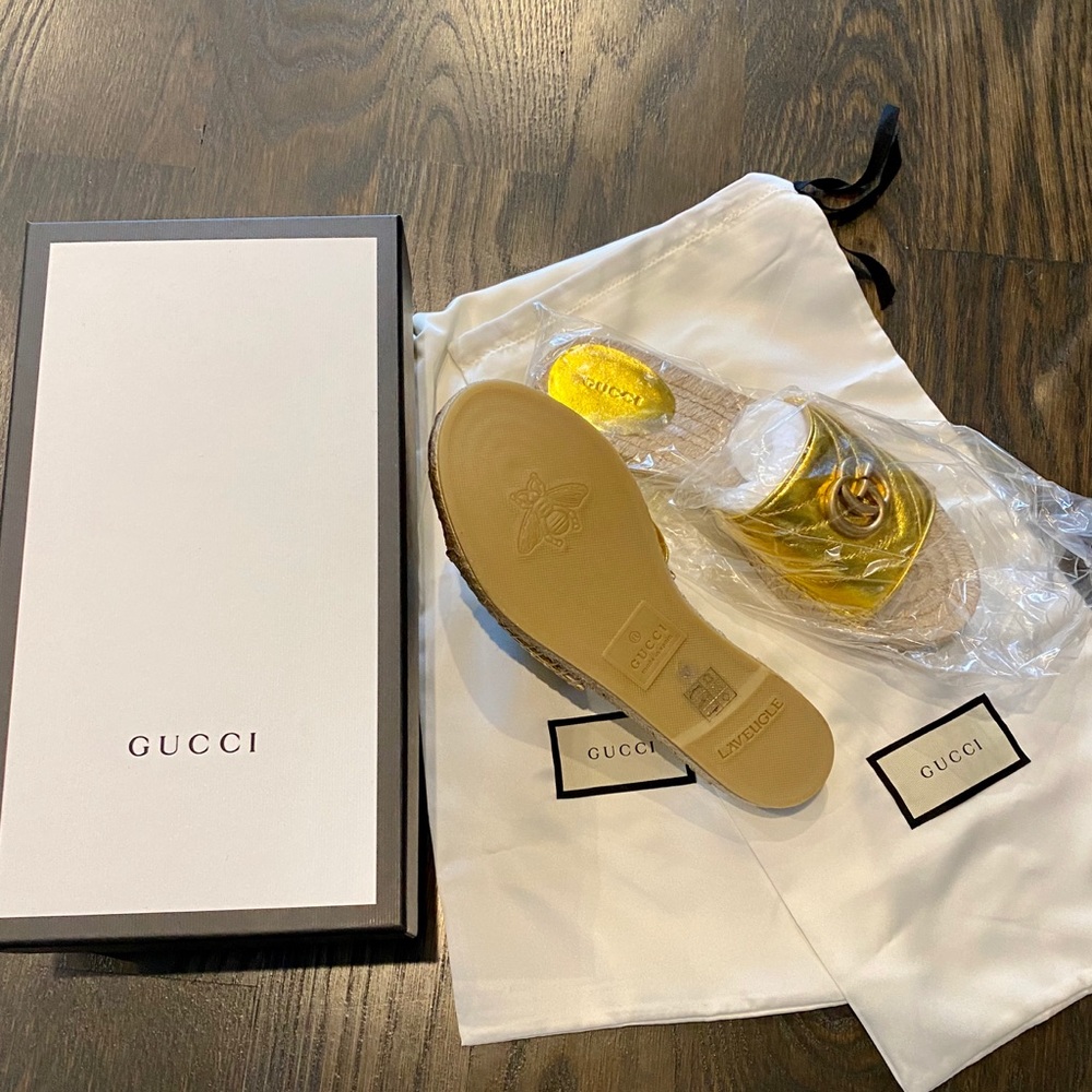 *SOLD* Gucci yellow/gold sandal